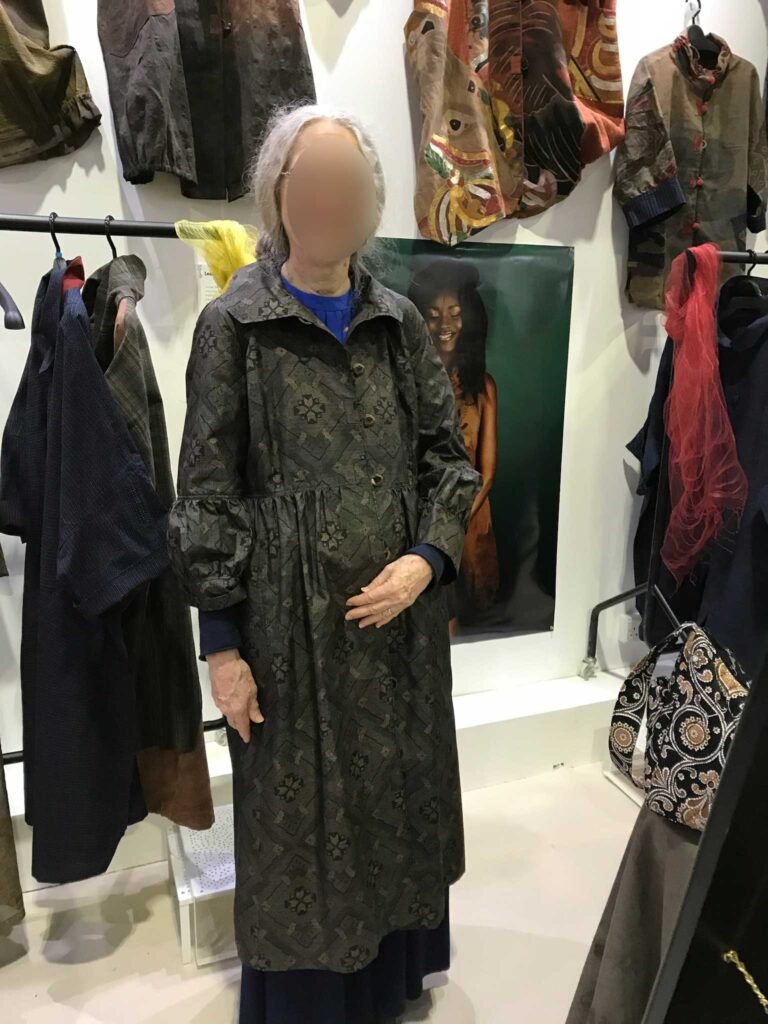 ワールドアートドバイ　創作服