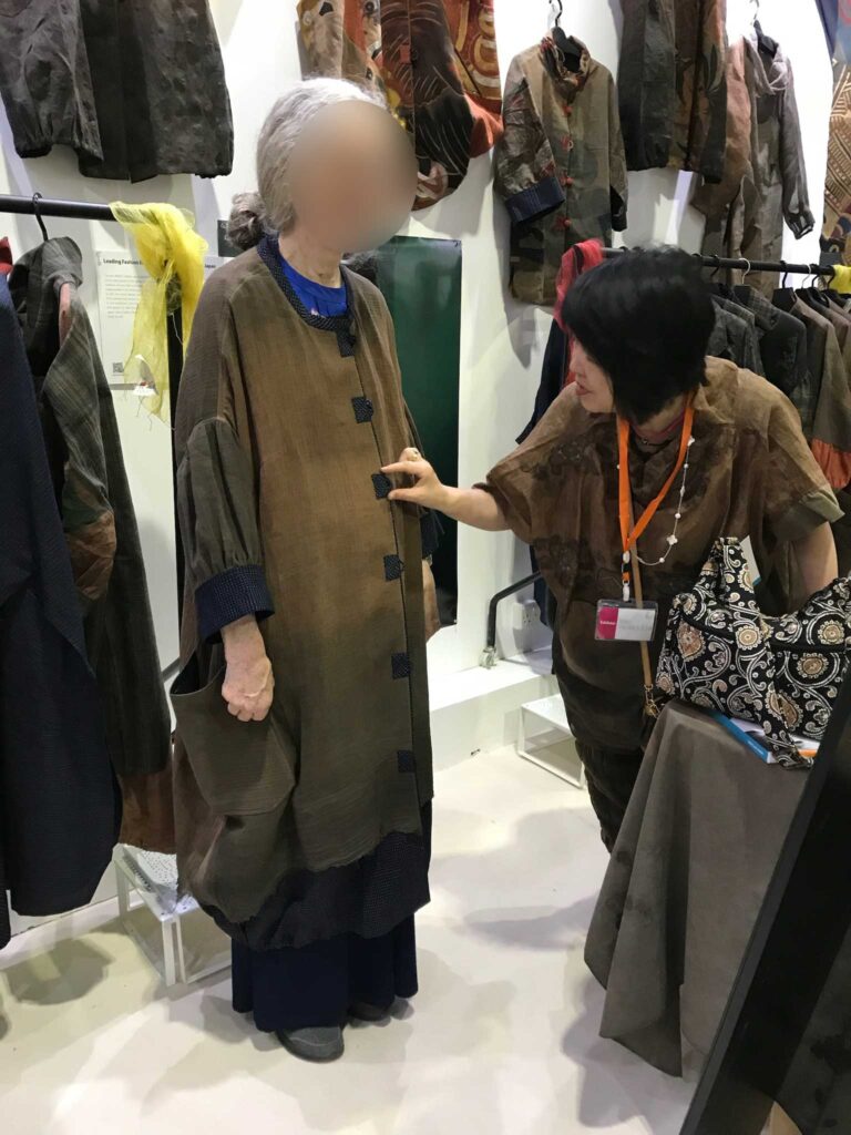 ワールドアートドバイ　創作服