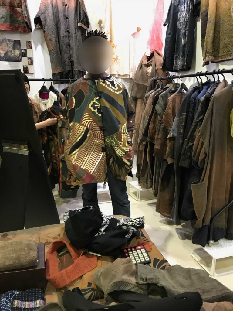 ワールドアートドバイ　創作服