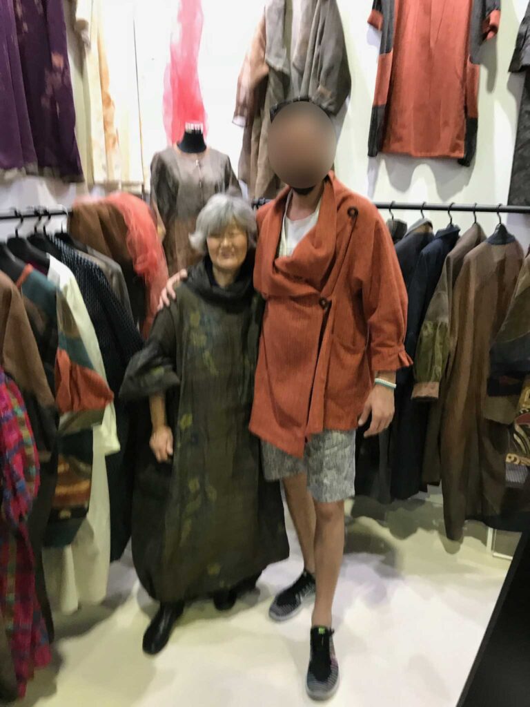 ワールドアートドバイ　創作服