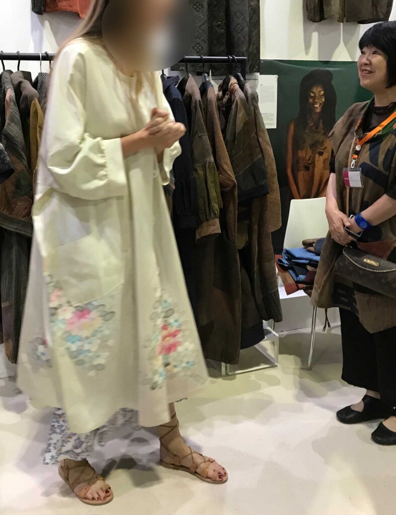 ワールドアートドバイ　創作服