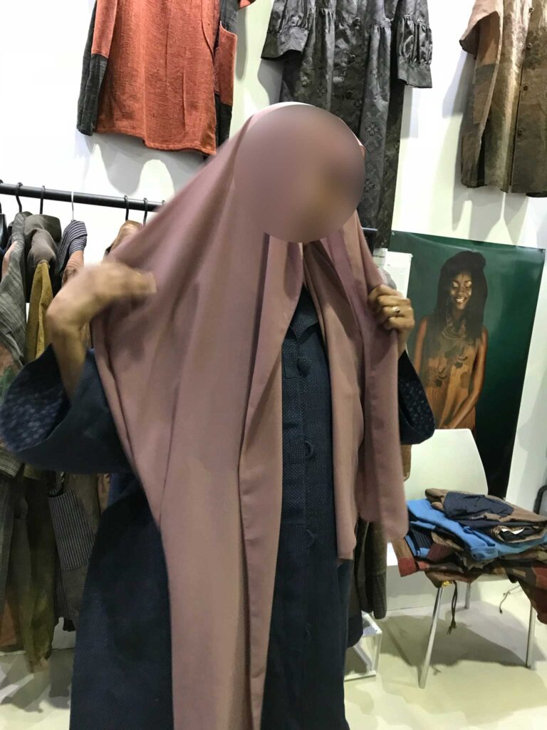 ワールドアートドバイ　創作服