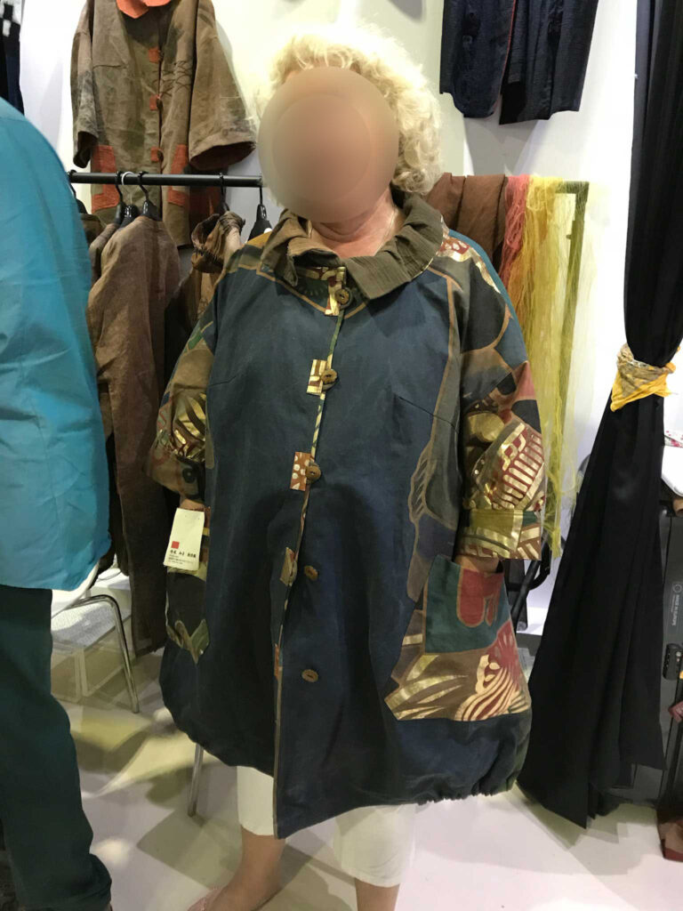 ワールドアートドバイ　創作服